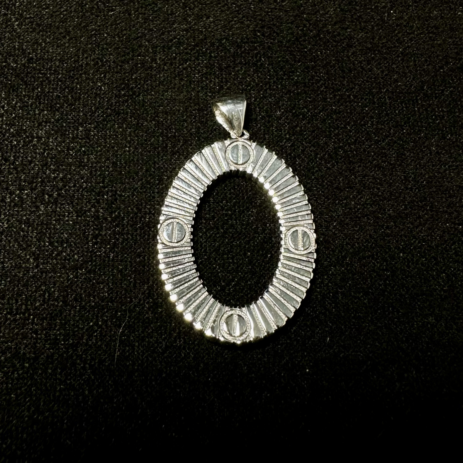 مدال کارتیر آن لیمیتد بیضی سایز ۲