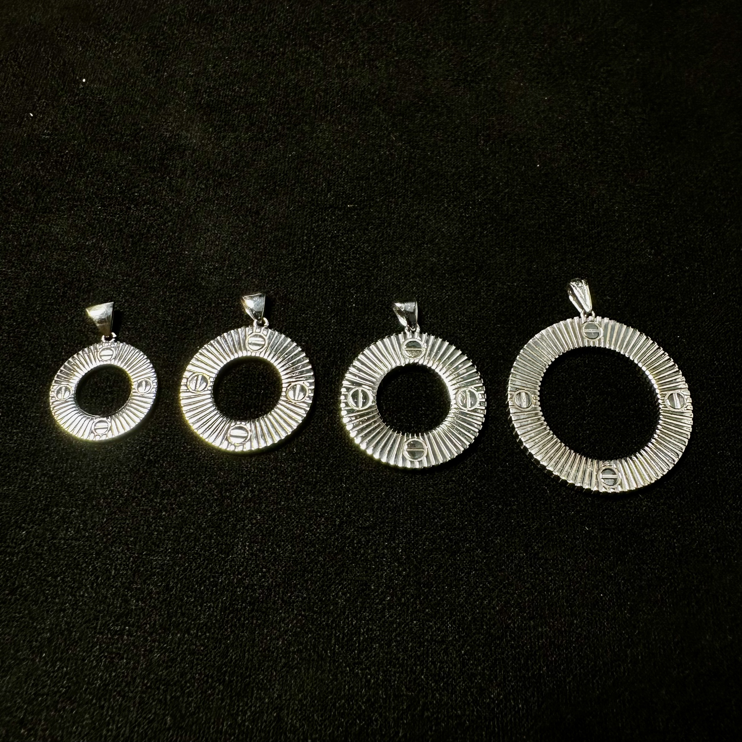 مدال کارتیر آن لیمیتد گرد سایز ۲